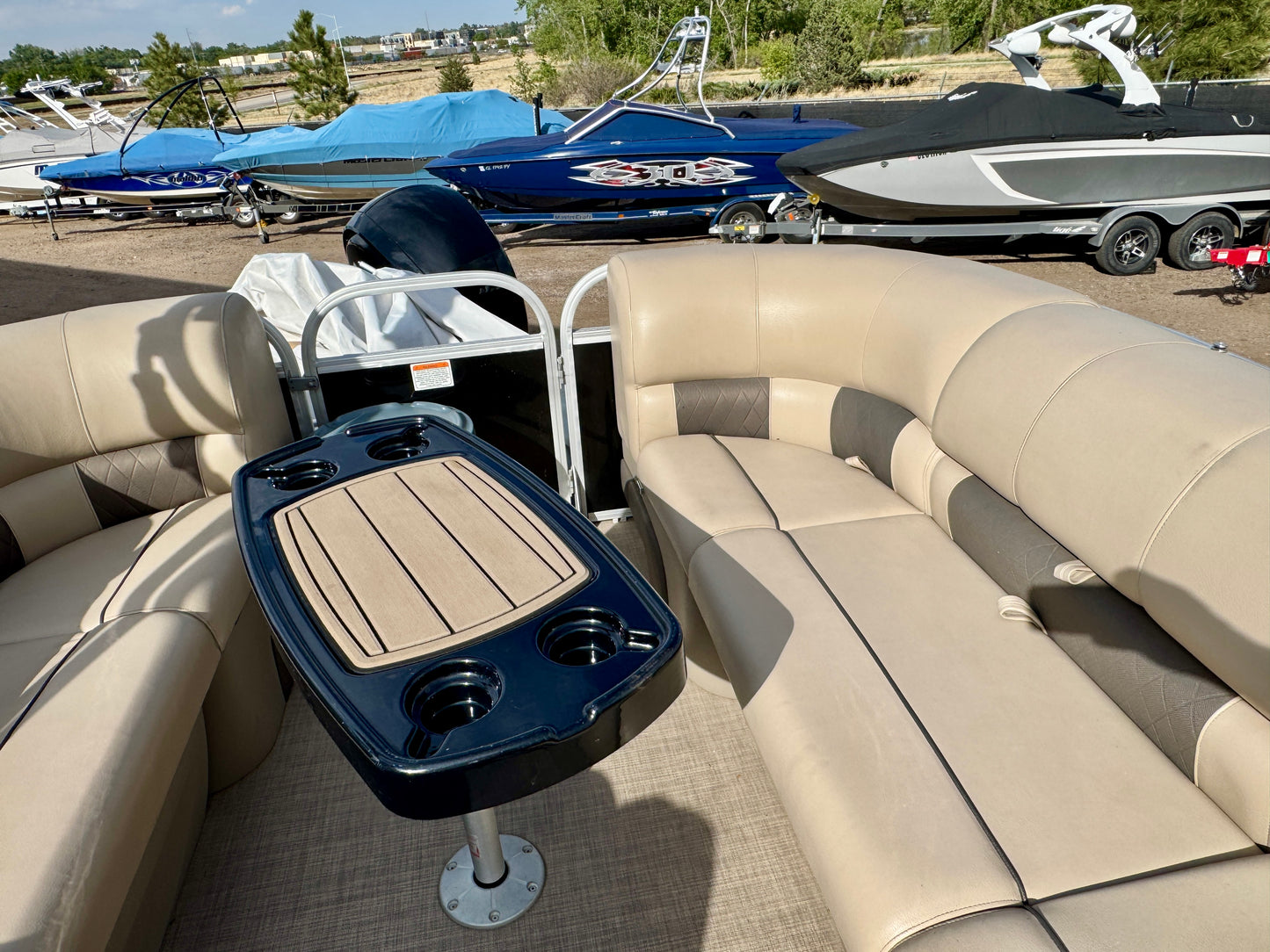 2021 Sun Tracker - Party Barge 22 DLX - 150HP