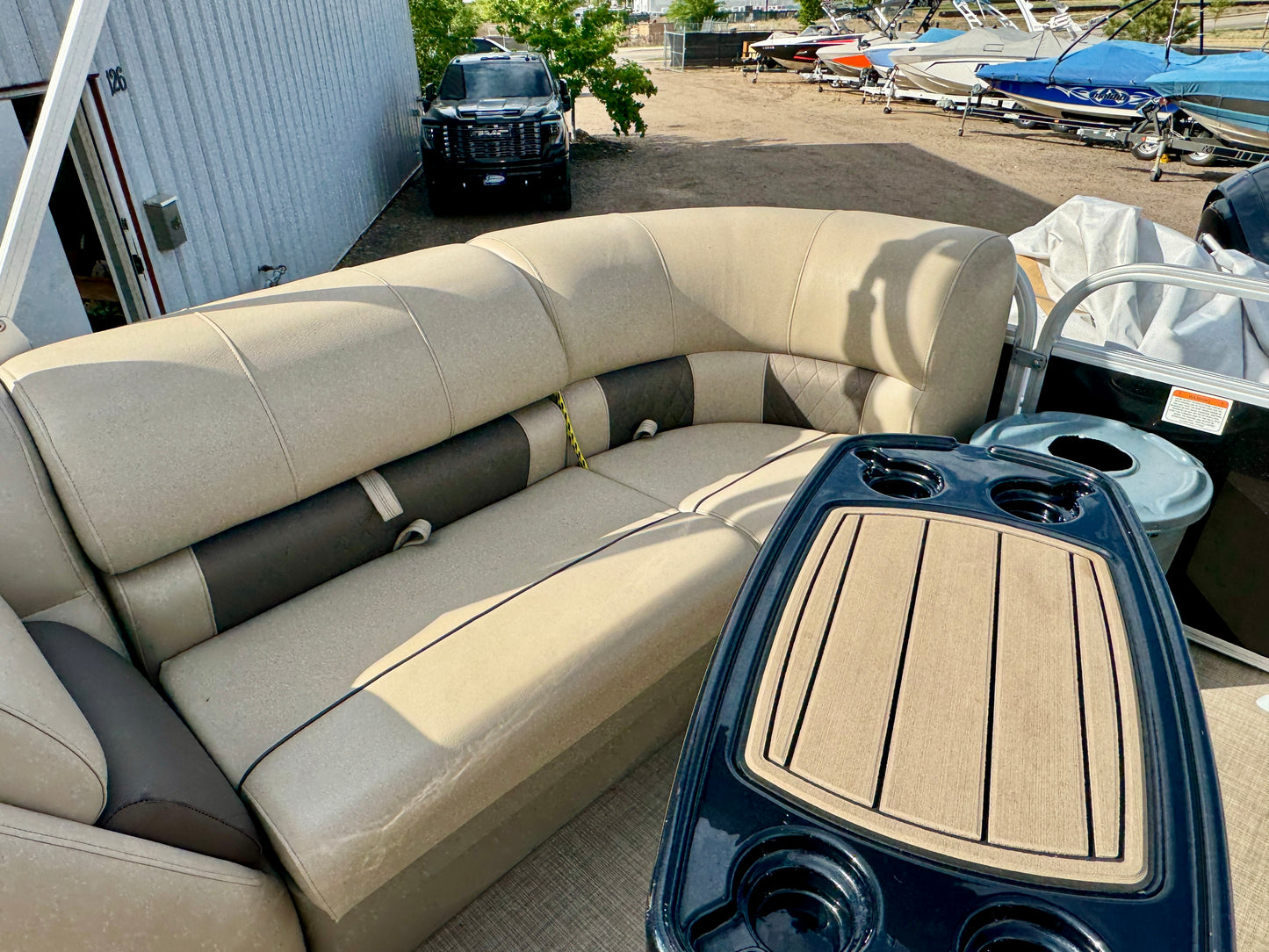 2021 Sun Tracker - Party Barge 22 DLX - 150HP