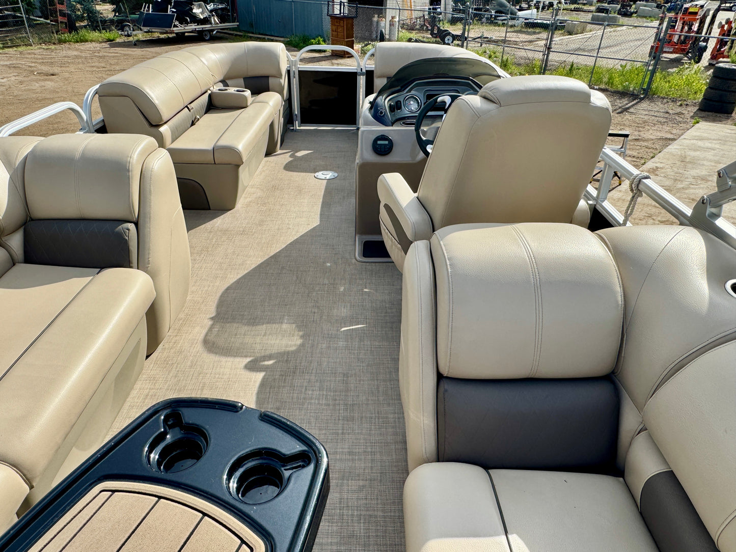 2021 Sun Tracker - Party Barge 22 DLX - 150HP