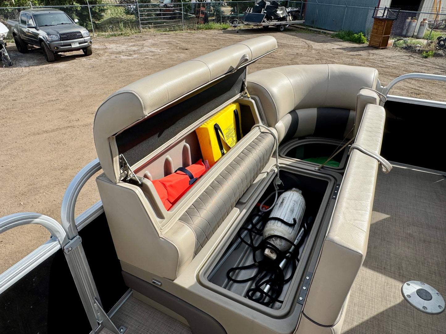 2021 Sun Tracker - Party Barge 22 DLX - 150HP