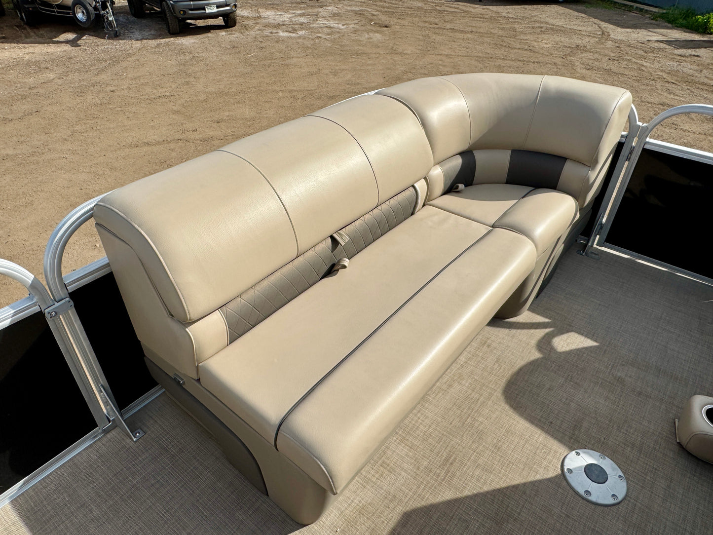 2021 Sun Tracker - Party Barge 22 DLX - 150HP