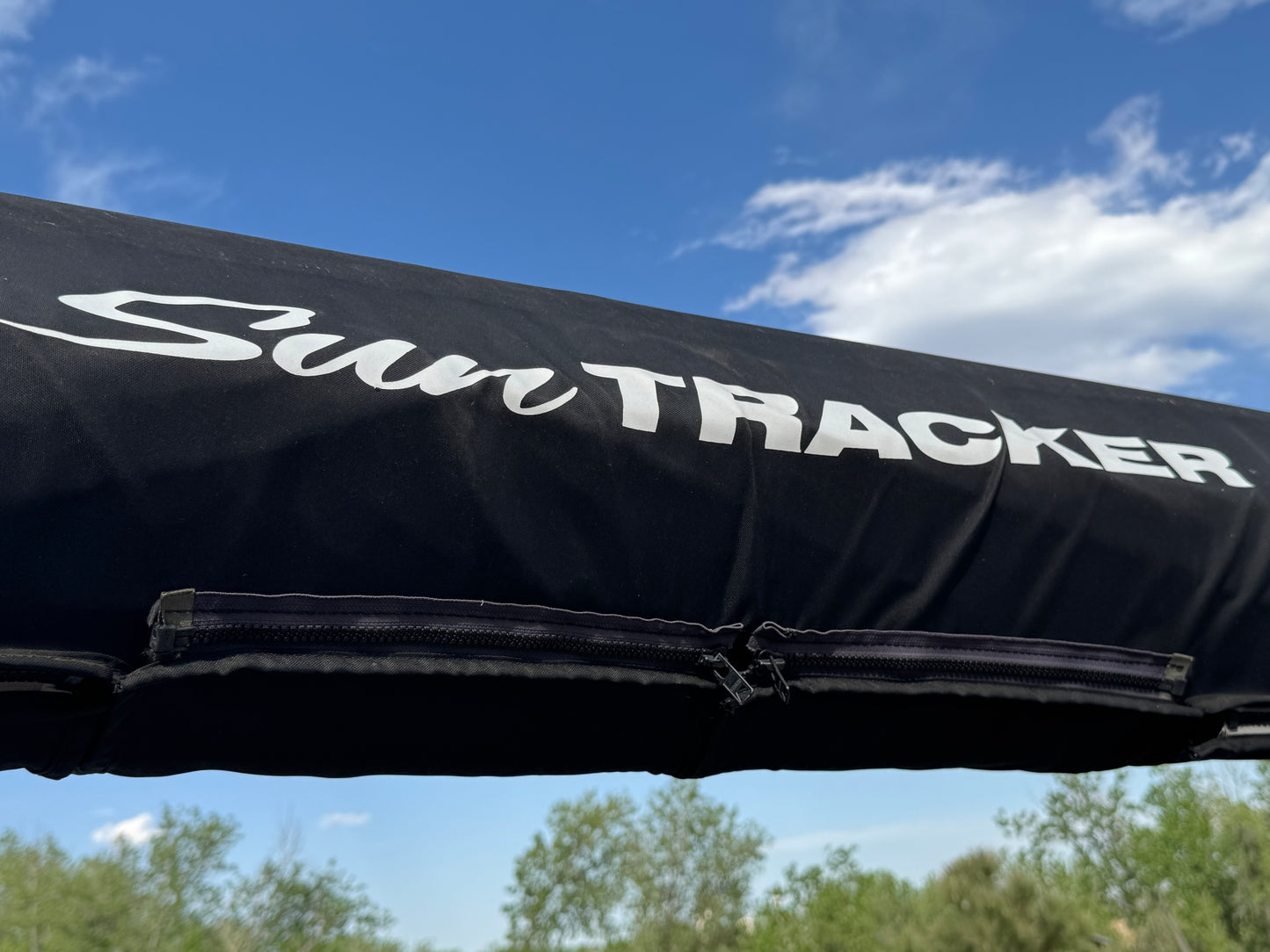 2021 Sun Tracker - Party Barge 22 DLX - 150HP