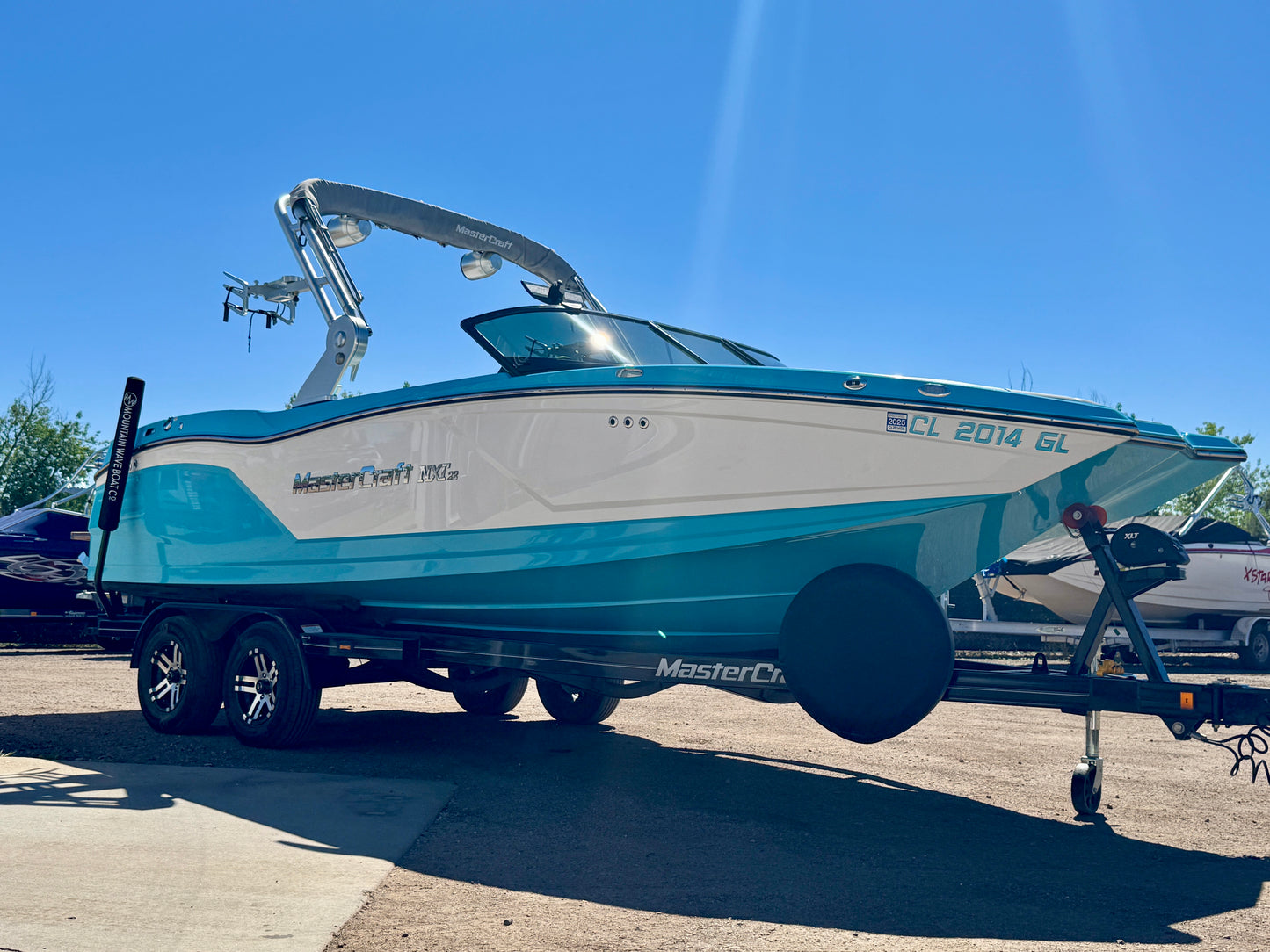 2019 MasterCraft NXT22 - LIKE NEW CONDITION