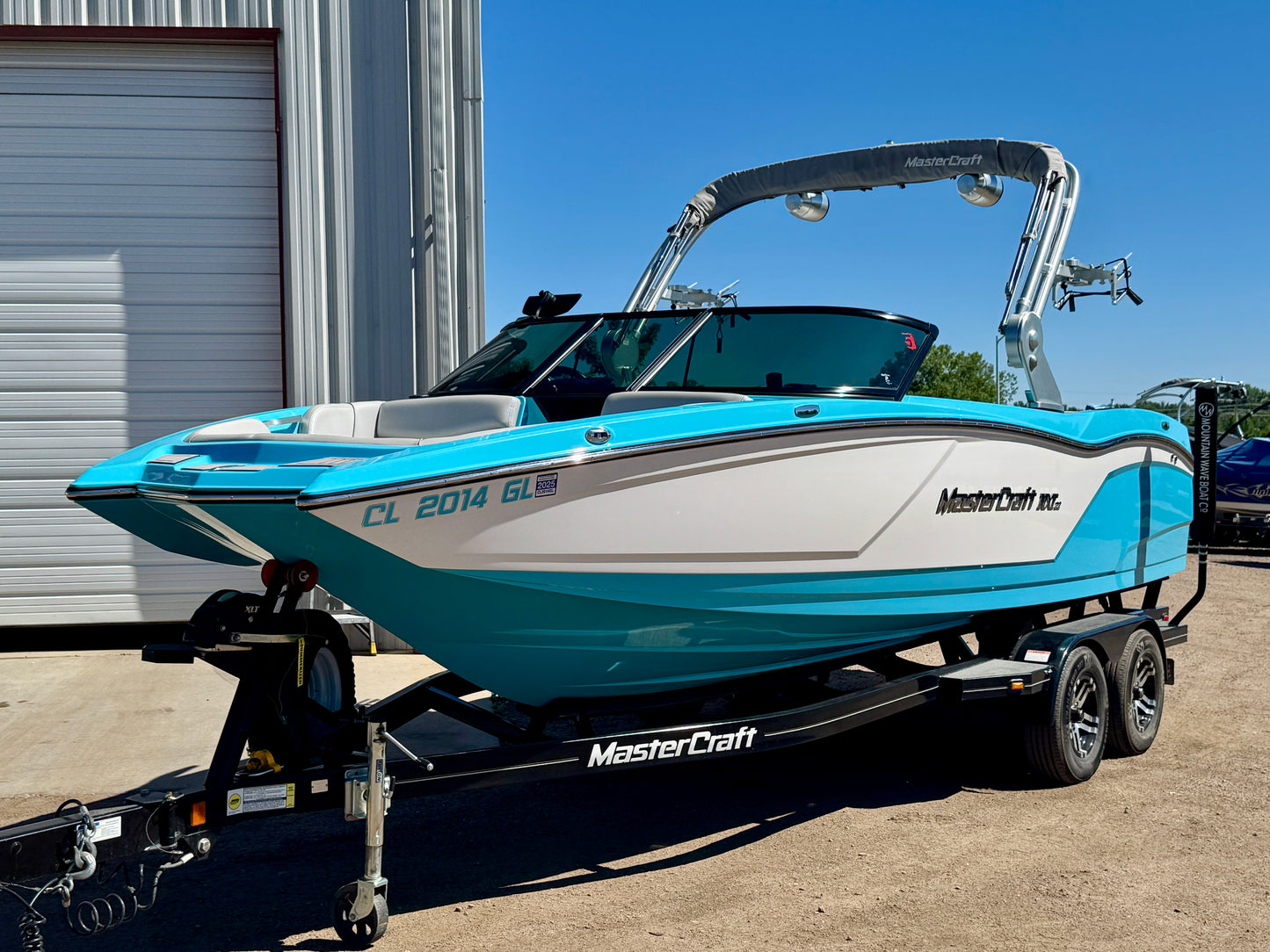 2019 MasterCraft NXT22 - LIKE NEW CONDITION