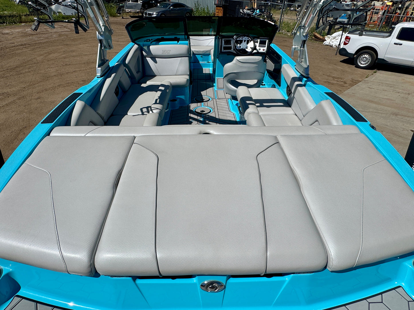 2019 MasterCraft NXT22 - LIKE NEW CONDITION