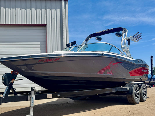 2013 MasterCraft X30 - LOW HOURS - 6.0L MV8