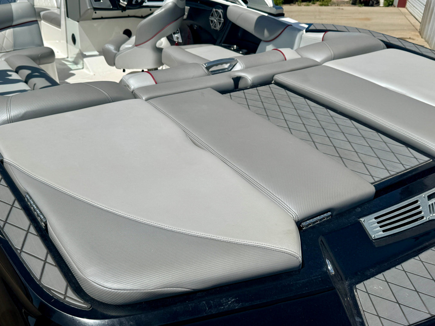 2013 MasterCraft X30 - LOW HOURS - 6.0L MV8