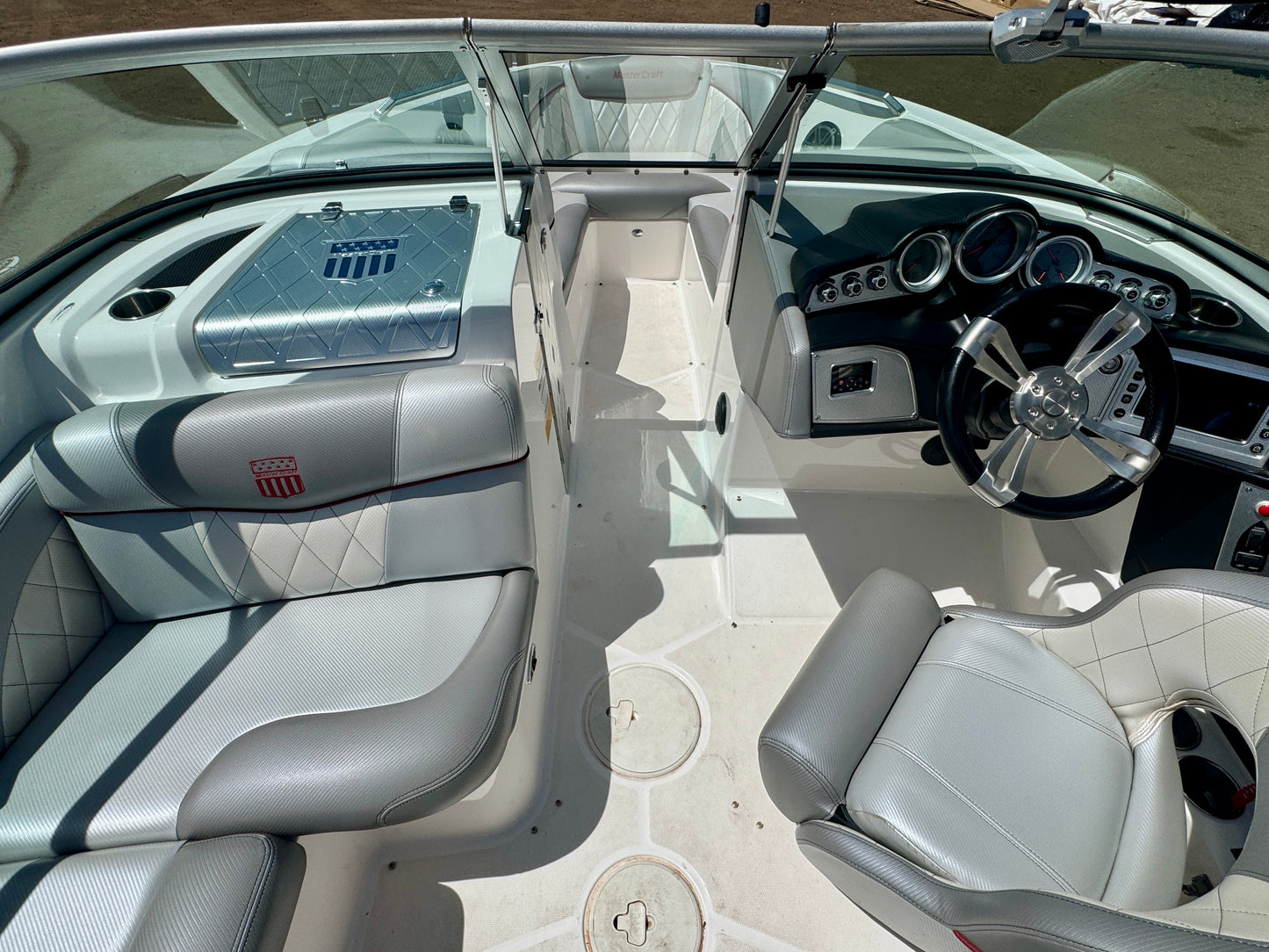 2013 MasterCraft X30 - LOW HOURS - 6.0L MV8