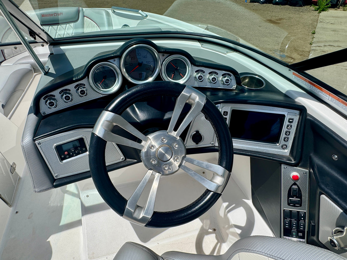 2013 MasterCraft X30 - LOW HOURS - 6.0L MV8