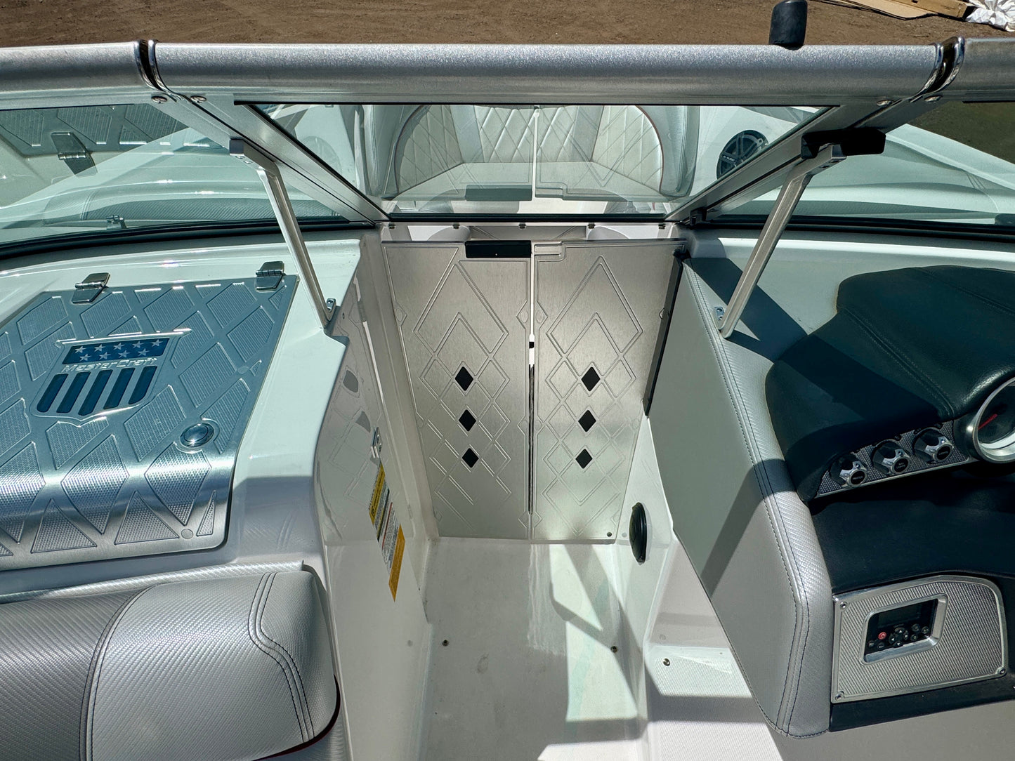 2013 MasterCraft X30 - LOW HOURS - 6.0L MV8
