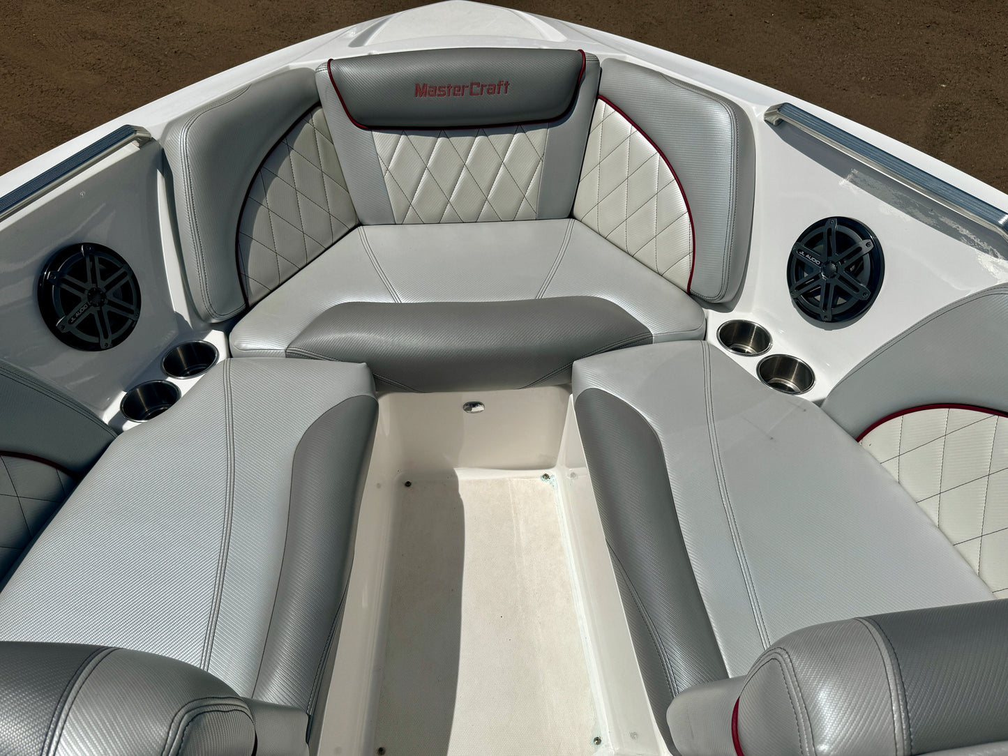 2013 MasterCraft X30 - LOW HOURS - 6.0L MV8