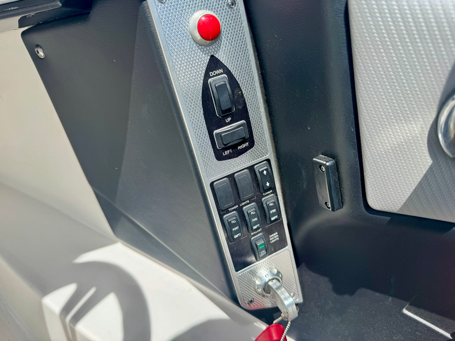 2013 MasterCraft X30 - LOW HOURS - 6.0L MV8