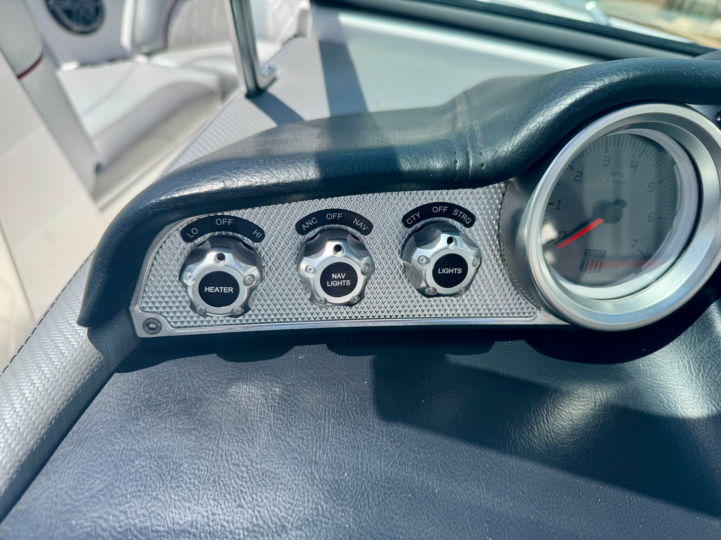 2013 MasterCraft X30 - LOW HOURS - 6.0L MV8
