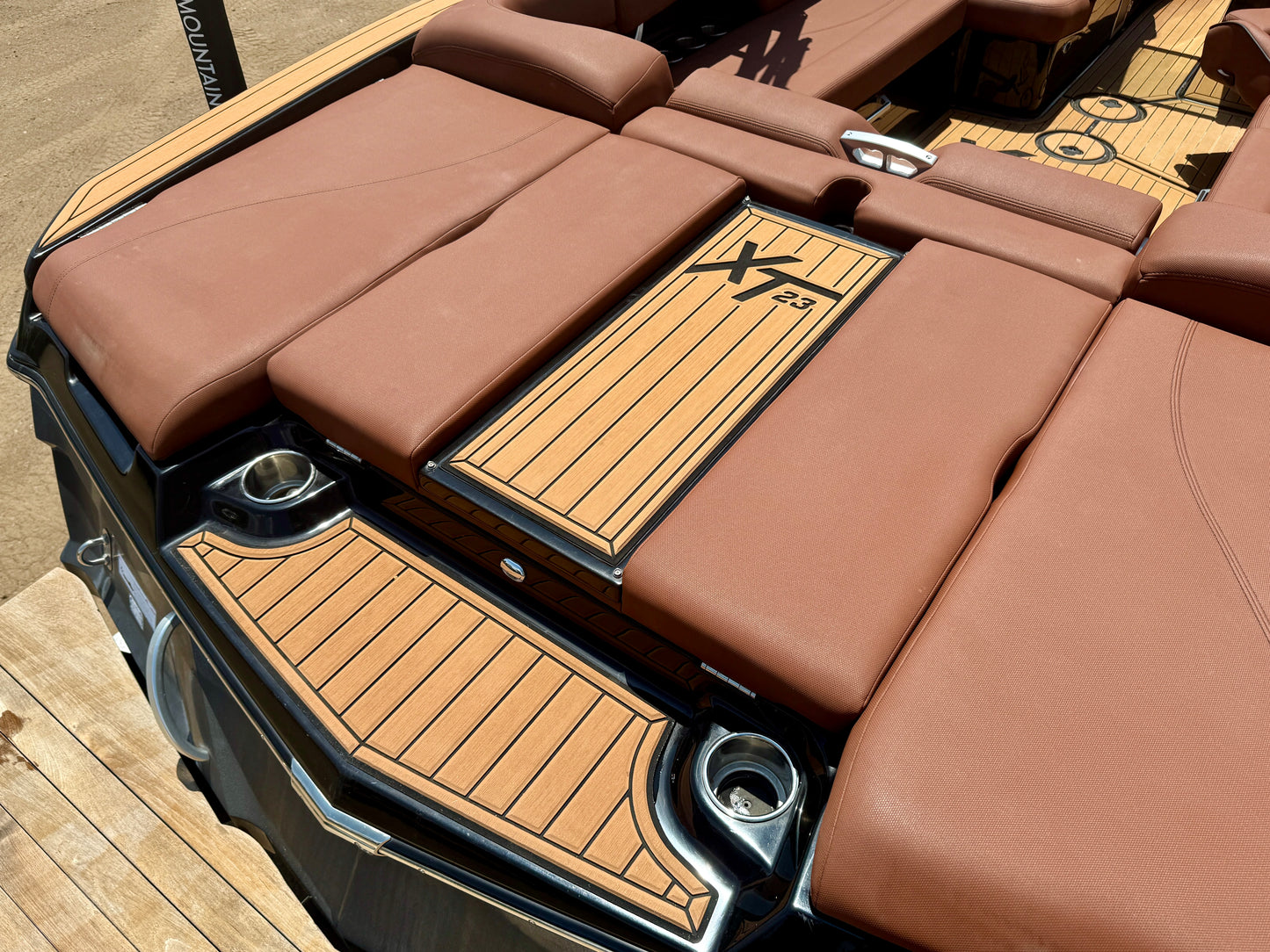 2017 MasterCraft XT23 - 54 HOURS!