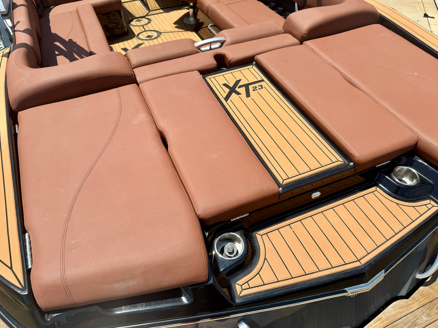 2017 MasterCraft XT23 - 54 HOURS!