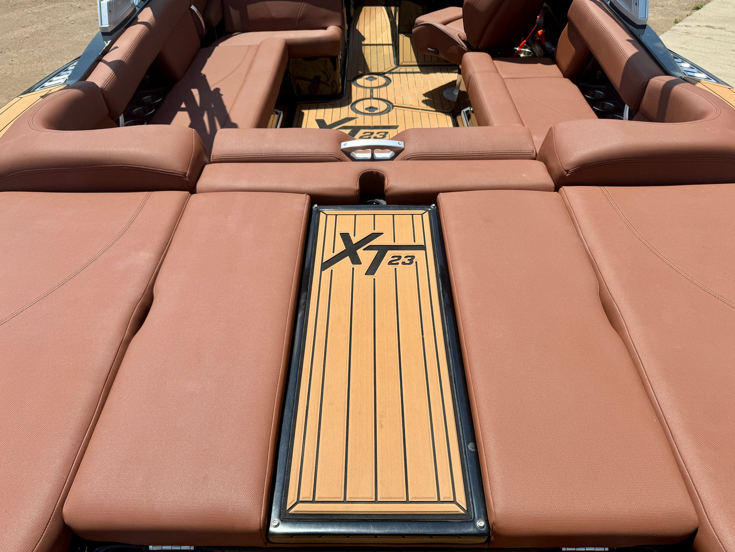 2017 MasterCraft XT23 - 54 HOURS!