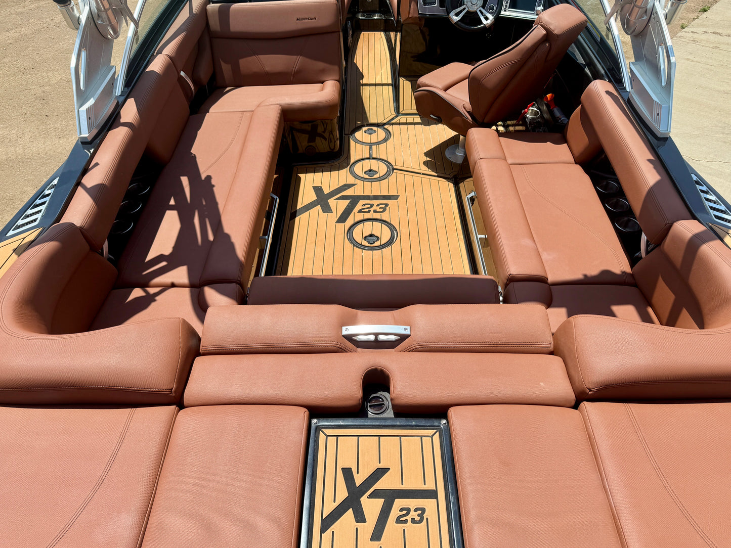 2017 MasterCraft XT23 - 54 HOURS!