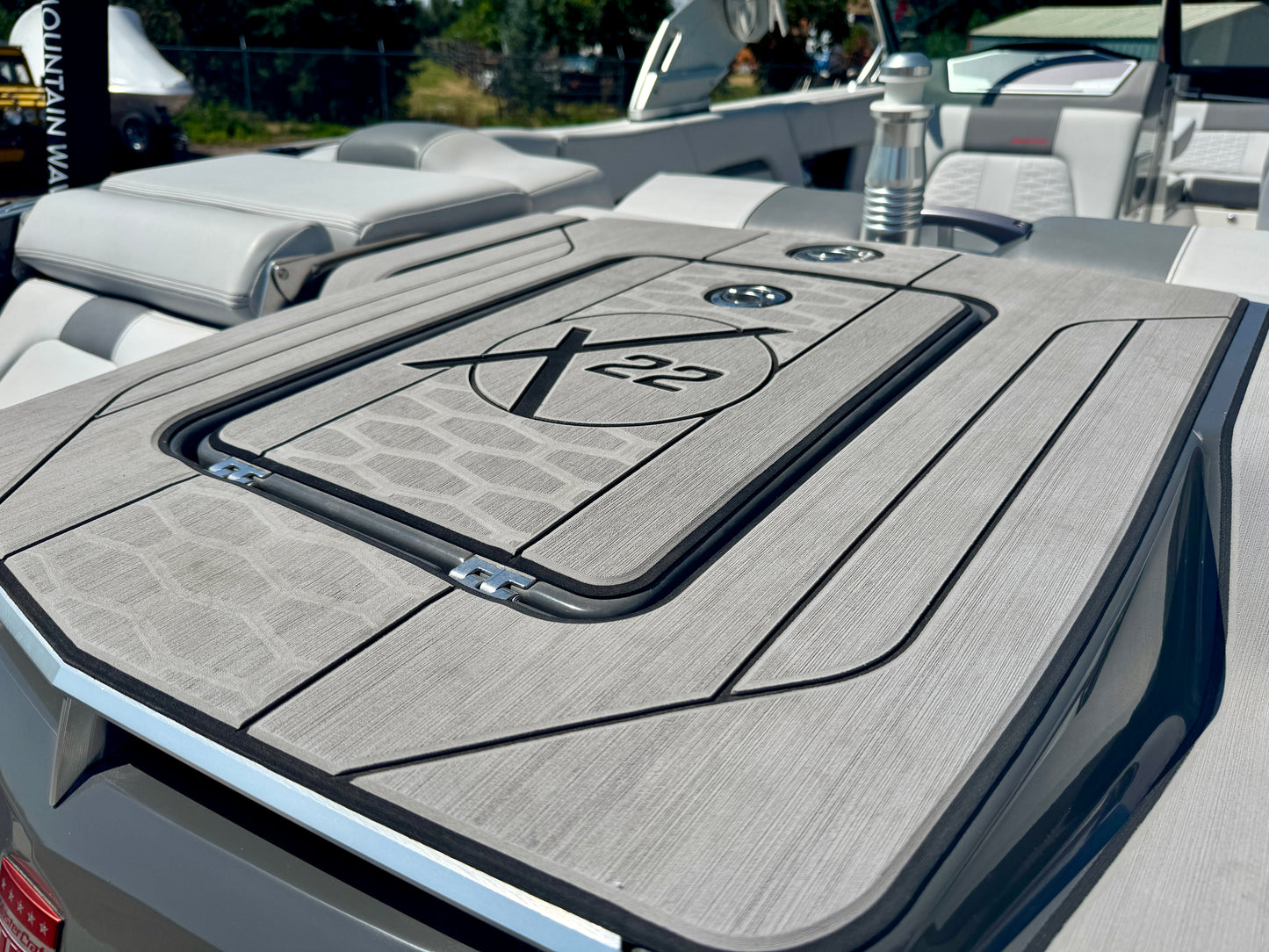 2019 MasterCraft X22 - LIKE NEW - 60 Hours
