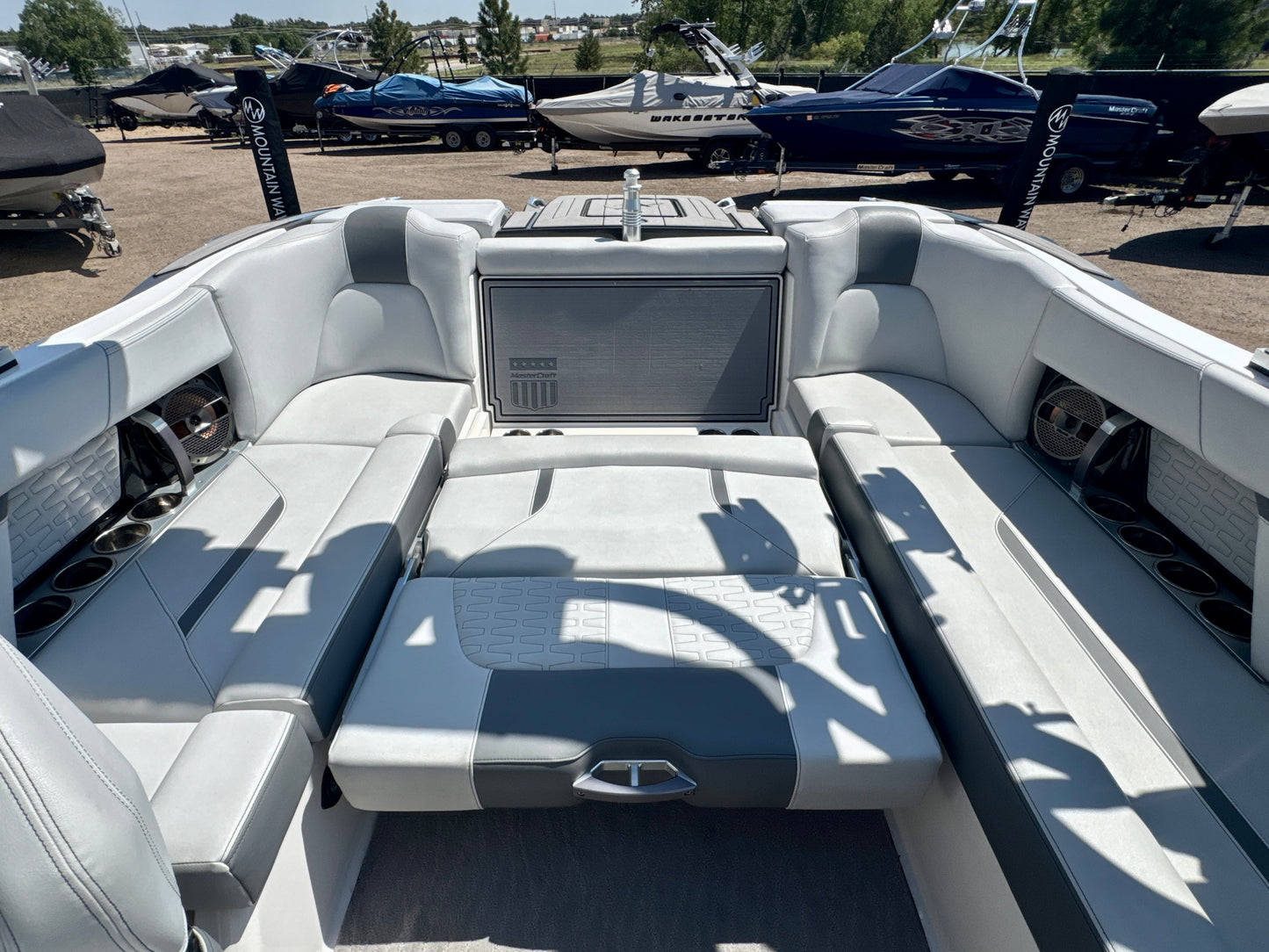 2019 MasterCraft X22 - LIKE NEW - 60 Hours