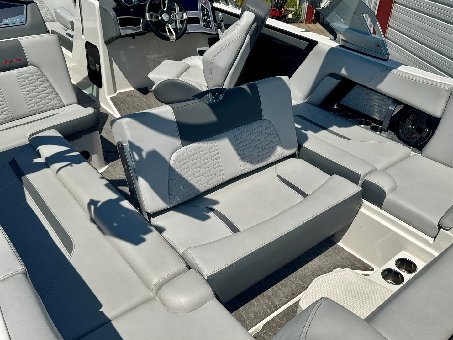 2019 MasterCraft X22 - LIKE NEW - 60 Hours
