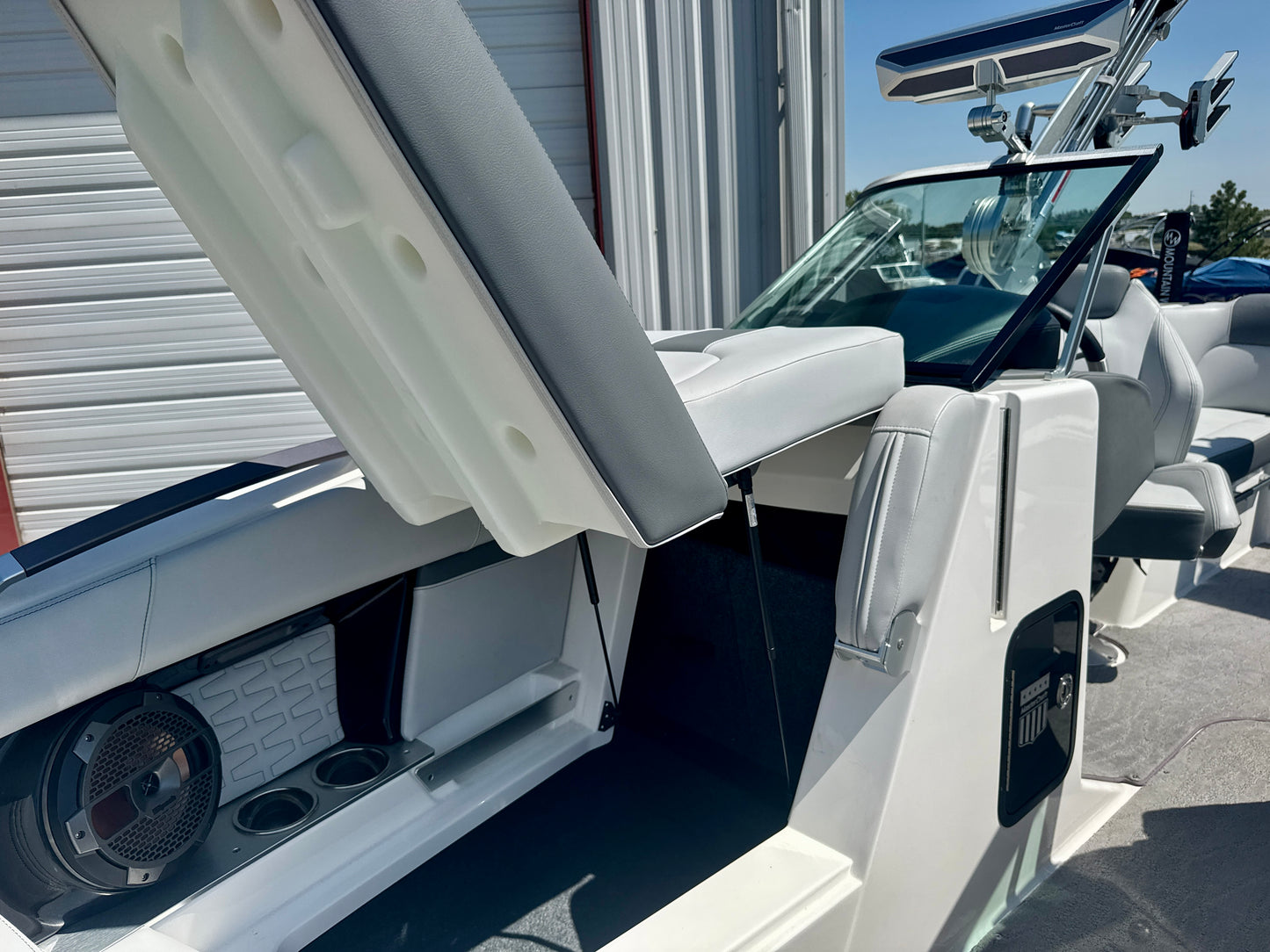 2019 MasterCraft X22 - LIKE NEW - 60 Hours