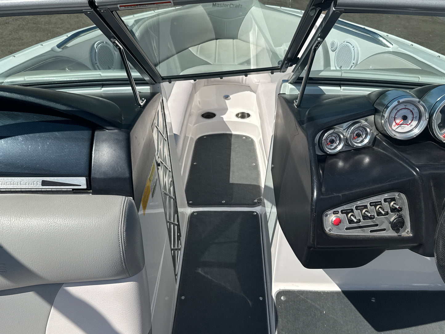 2008 MasterCraft X30 - W/GO SURF ASSIST