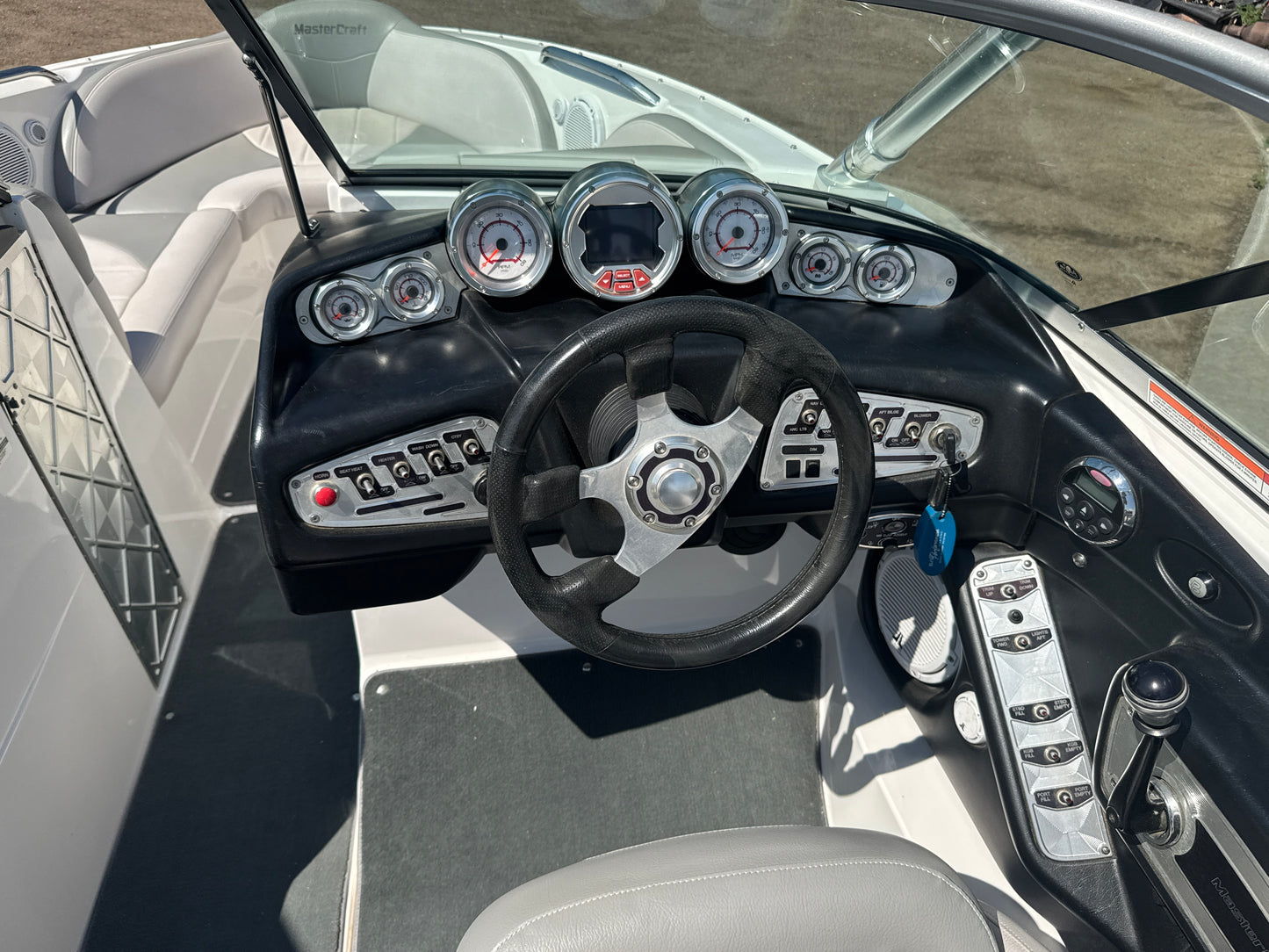 2008 MasterCraft X30 - W/GO SURF ASSIST