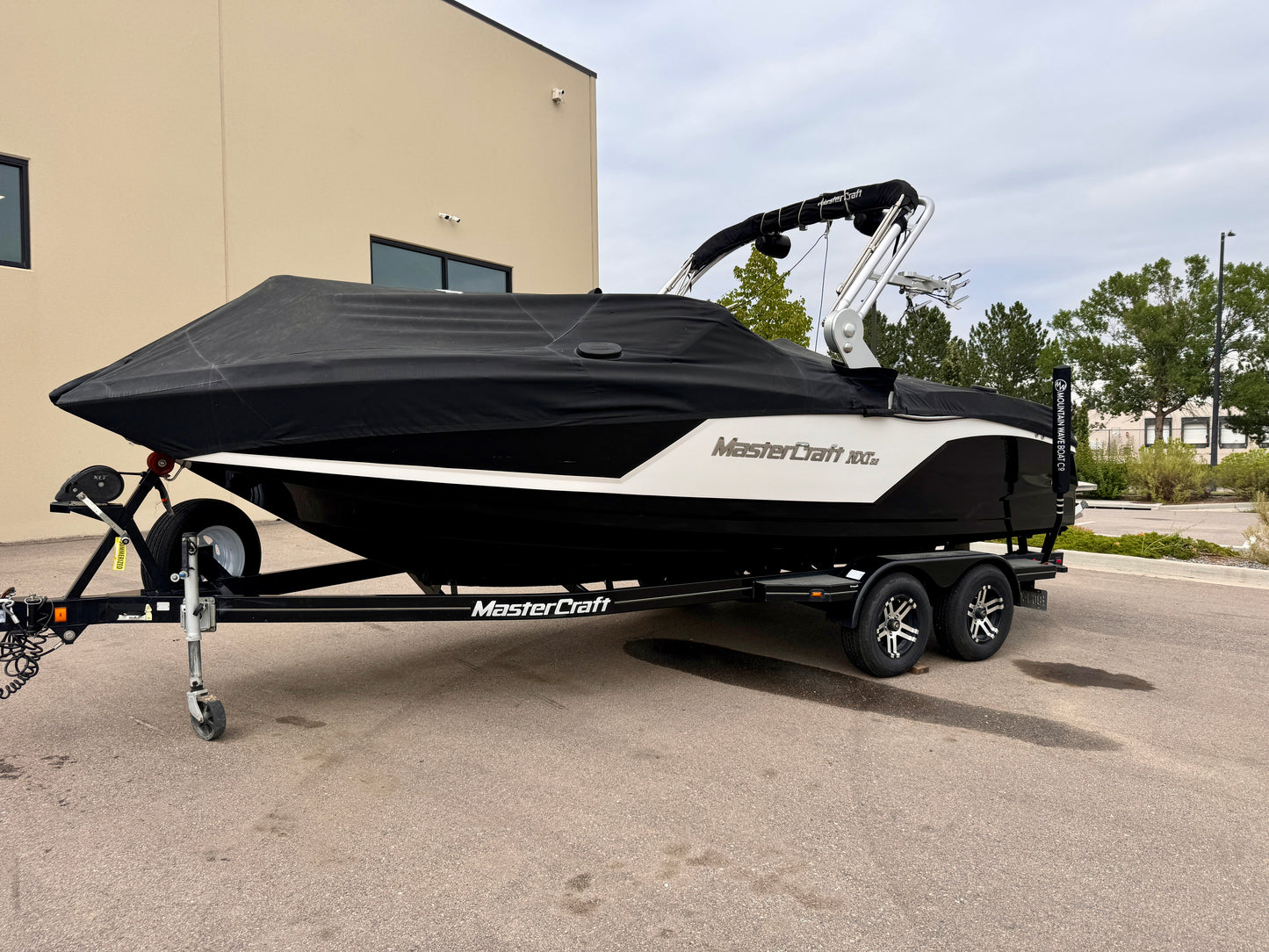 2018 MasterCraft NXT22 - USED & READY TO SURF