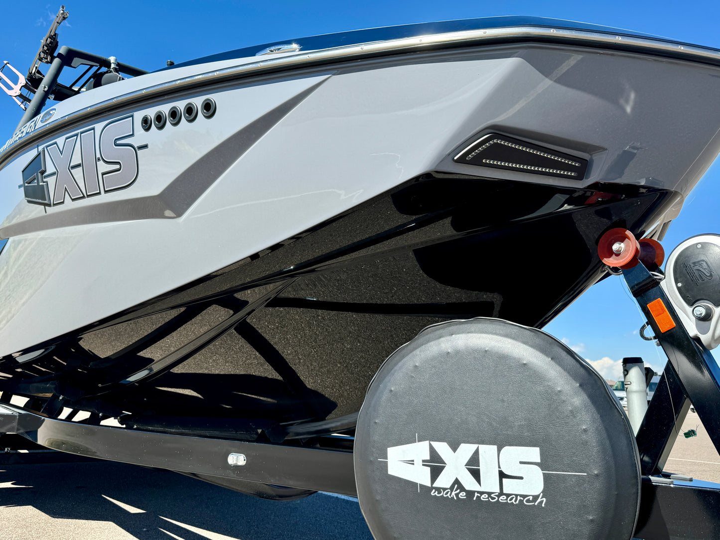 2022 Axis T250 - NEW LT4 -LIKE NEW BOAT