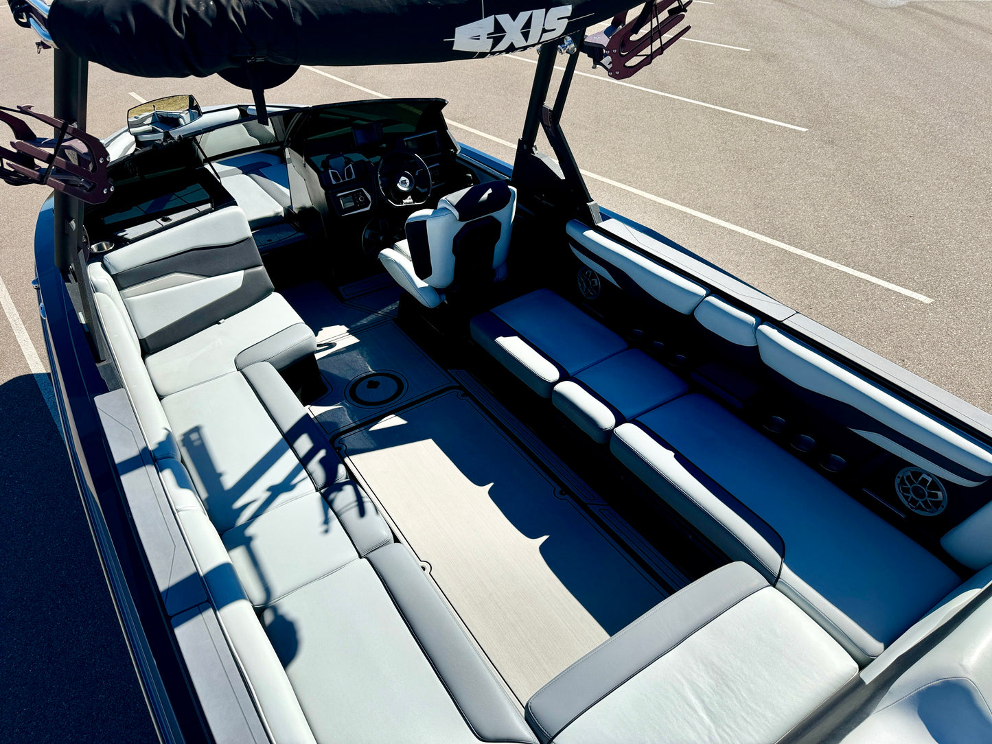 2022 Axis T250 - NEW LT4 -LIKE NEW BOAT