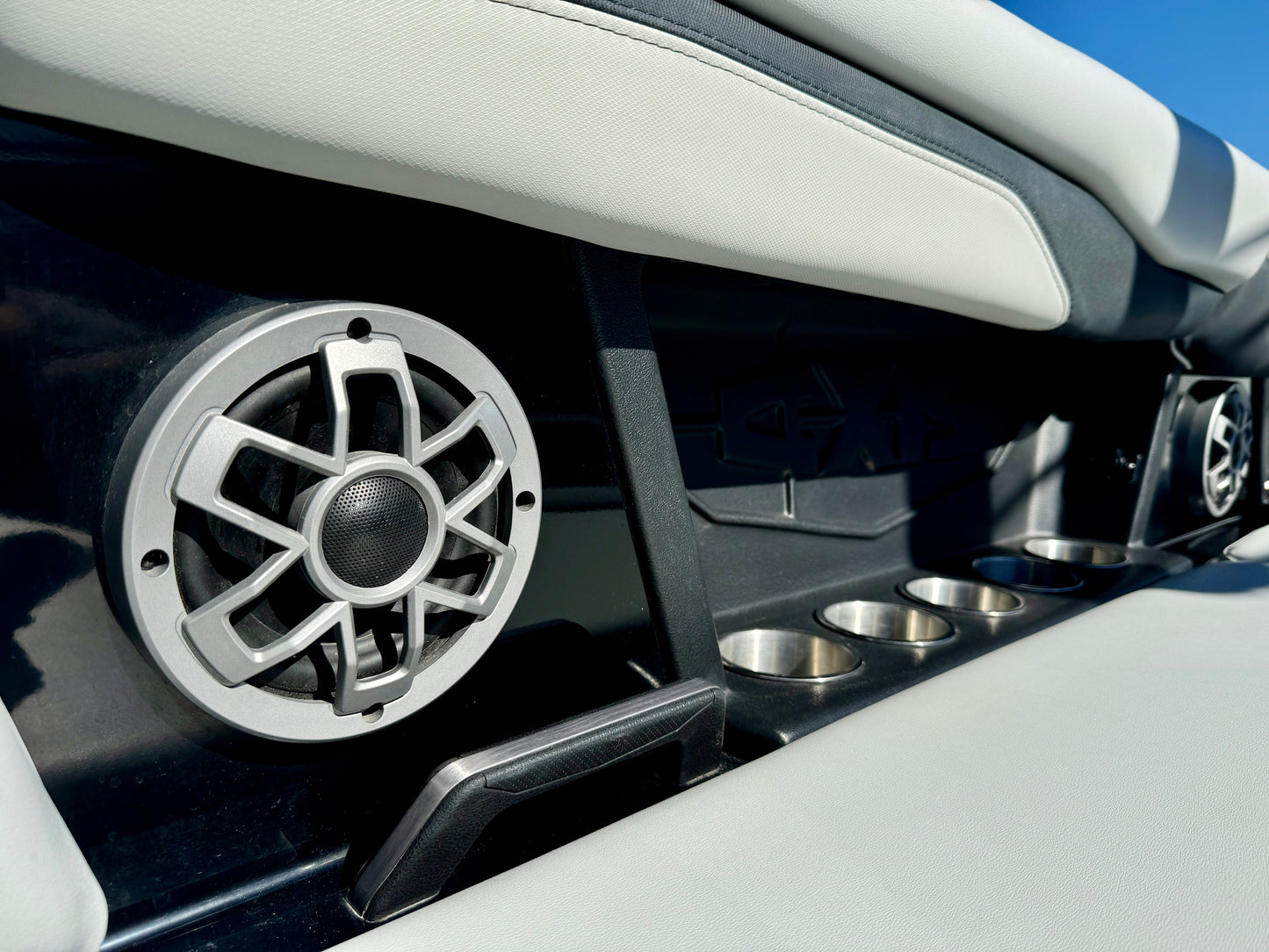 2022 Axis T250 - NEW LT4 -LIKE NEW BOAT